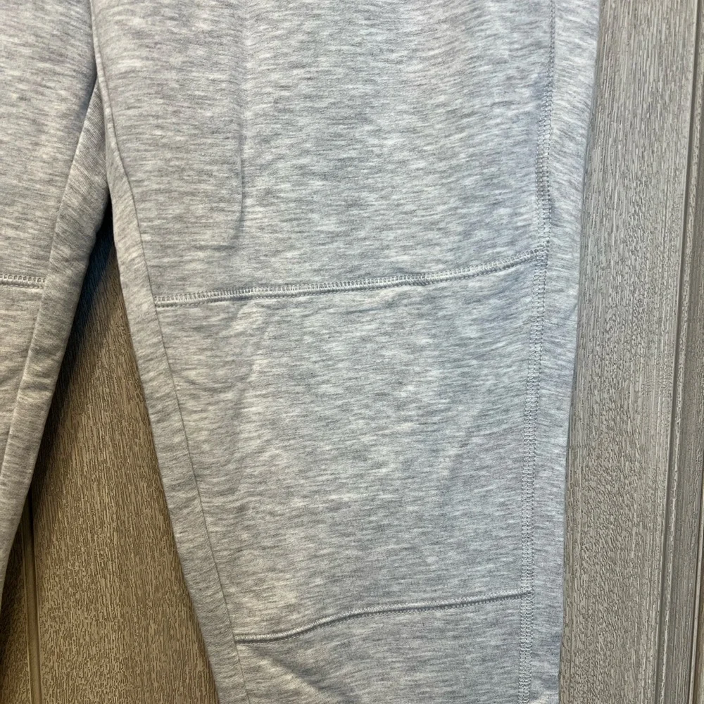 NWT Lou & Grey joggers heather gray size medium super soft lounge wear - Picture 2 of 6
